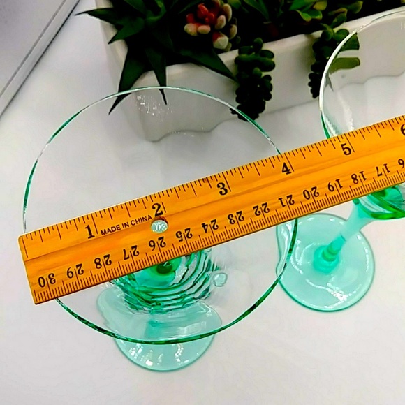 🩵HP! 2 Aqua Stemmed Martini Glasses. Calla lily Stem. - Picture 6 of 7